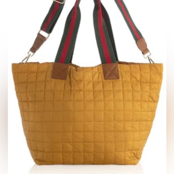 Shiraleah's Ezra Handbags - SHIRALEAH EZRA QUILTED NYLON
TRAVEL TOTE Double Handles; Detachable, Cross body